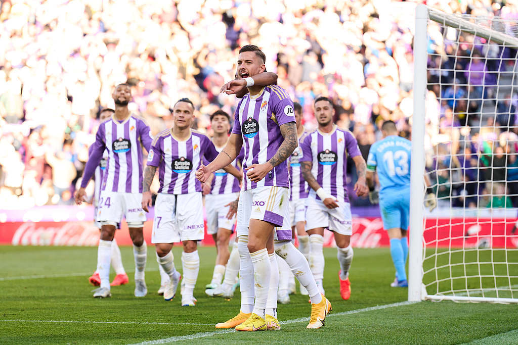 里程碑夜！那不勒斯队长鼓劲；意大利杯国际比赛日刷纪录；媒体盛赞；临场指挥获称赞的简单介绍