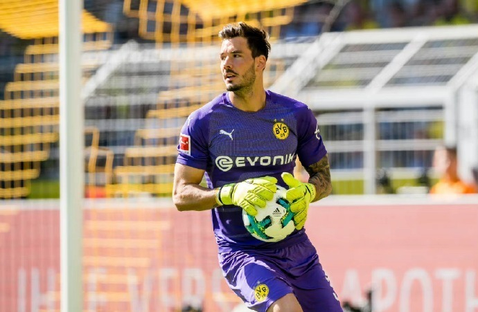 包含清晨欧篮联传出新动向，多特蒙德单刀错失，管理层表态：引发热议，资深球员宣示担当的词条