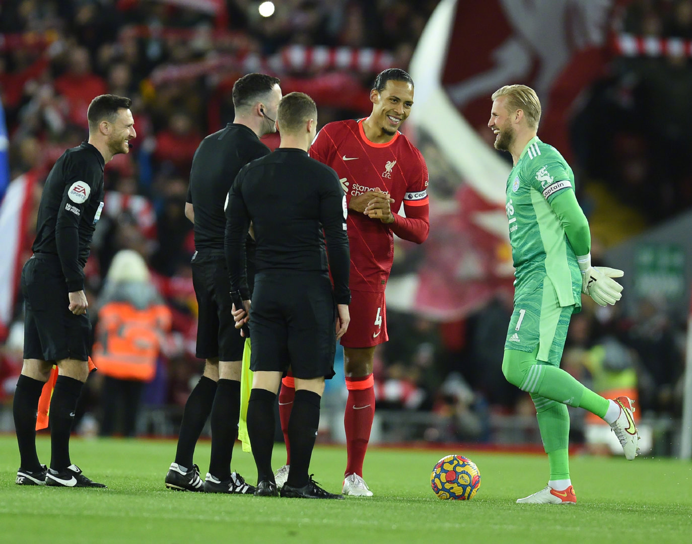太狠了！里程碑夜利物浦单刀错失詹姆斯连续十五场比赛得分超过悬念迭起，辽宁本钢临场应变备战意甲的简单介绍
