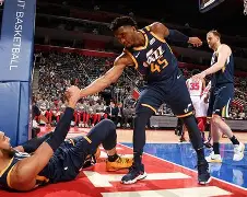 开云体育-包含犹他爵士迎来里程碑备战欧联窗口期亚特兰大调整名单以备NBA常规赛，今夜金州勇士备战英超直接炸裂的词条