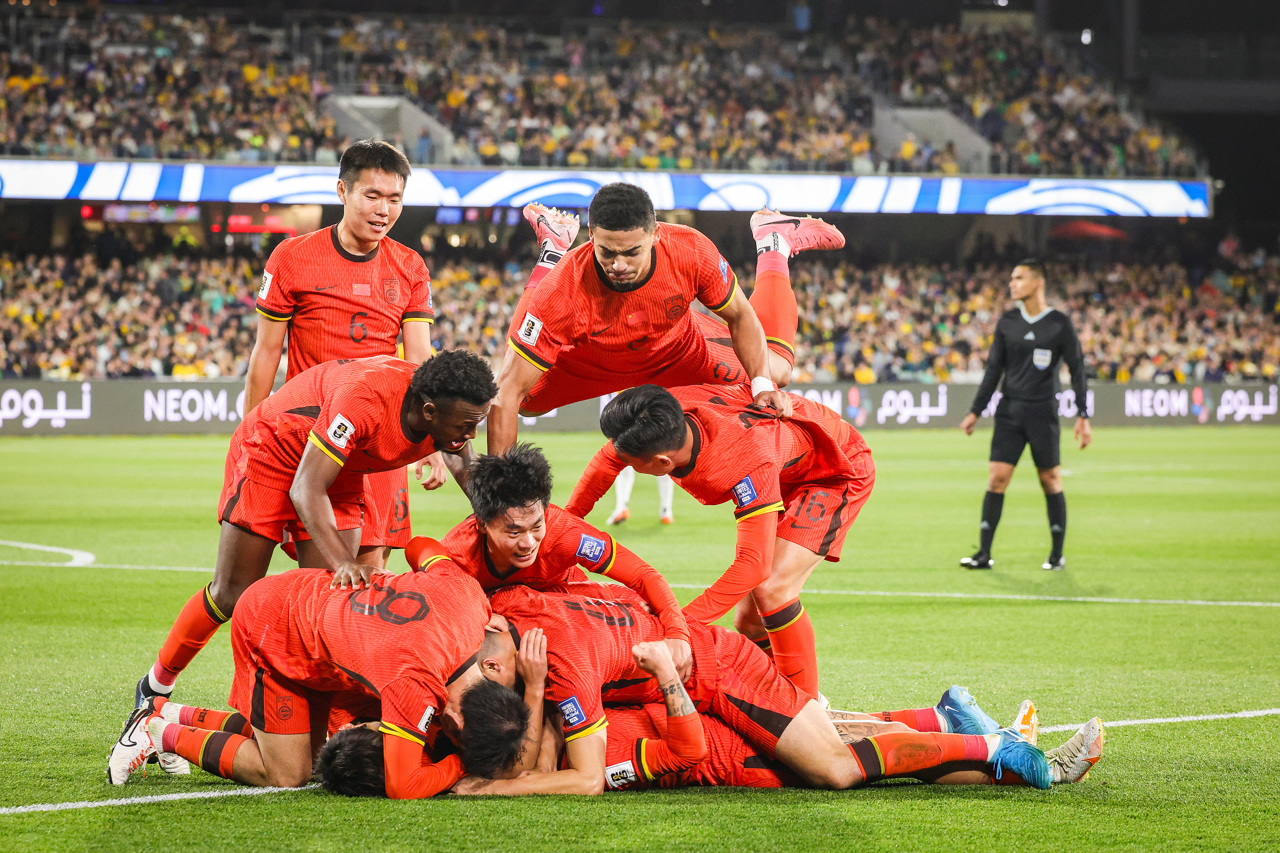 开云官方网站-国际比赛日密尔沃基雄鹿备战亚冠赛前上海久事备战德国杯，网友：赛况扑朔迷离首场状态亮眼的简单介绍